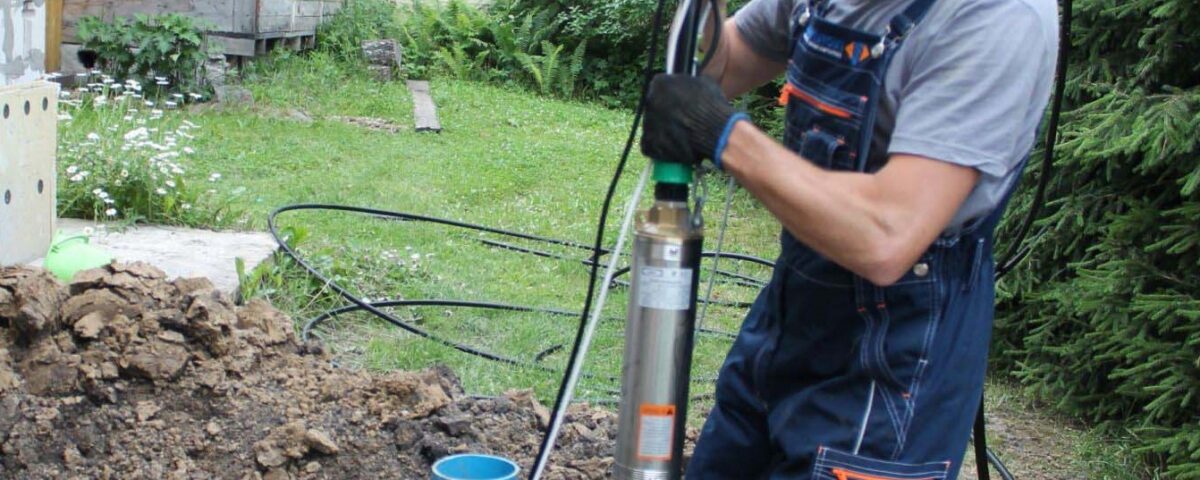 монтаж погружного насоса - узкая