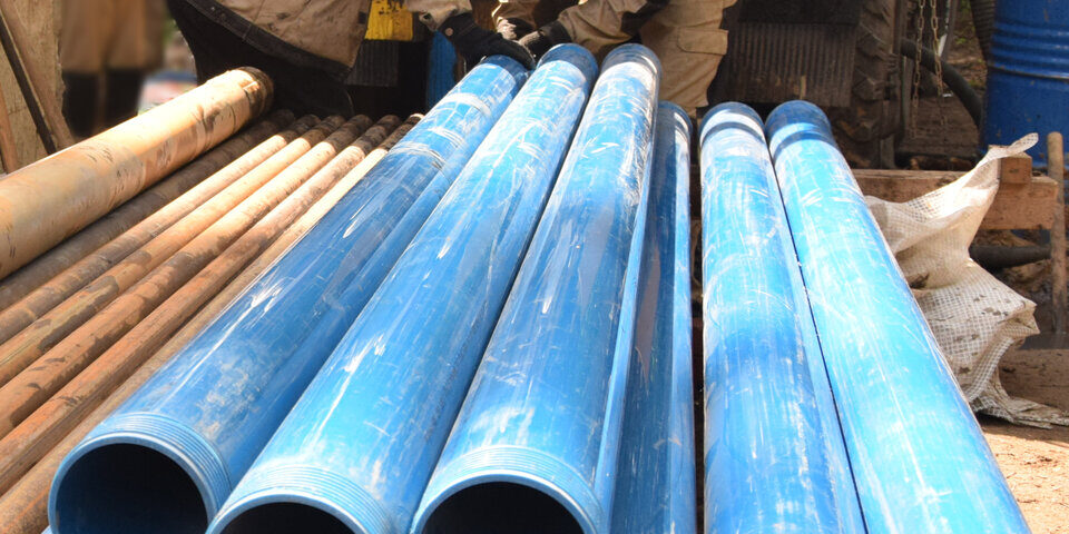 перед обсадкой труб НПВХ